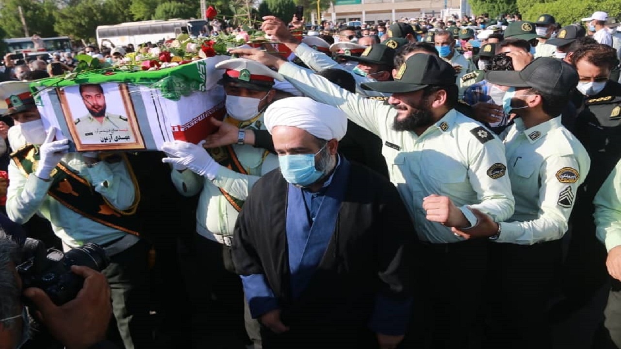 پیکر سرگرد شهید مدافع امنیت در آبادان تشییع شد