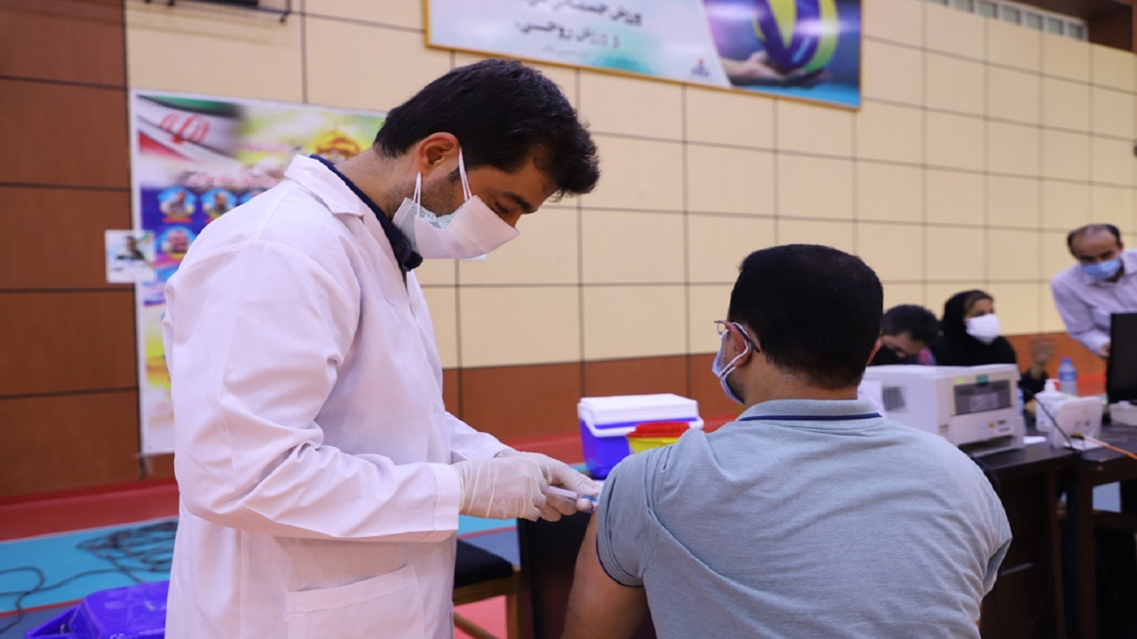 آغاز واکسیناسیون کارکنان شرکت گاز