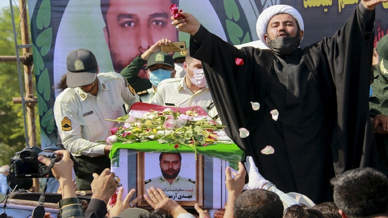 شهید سرگرد آزمون در باغملک آرام گرفت