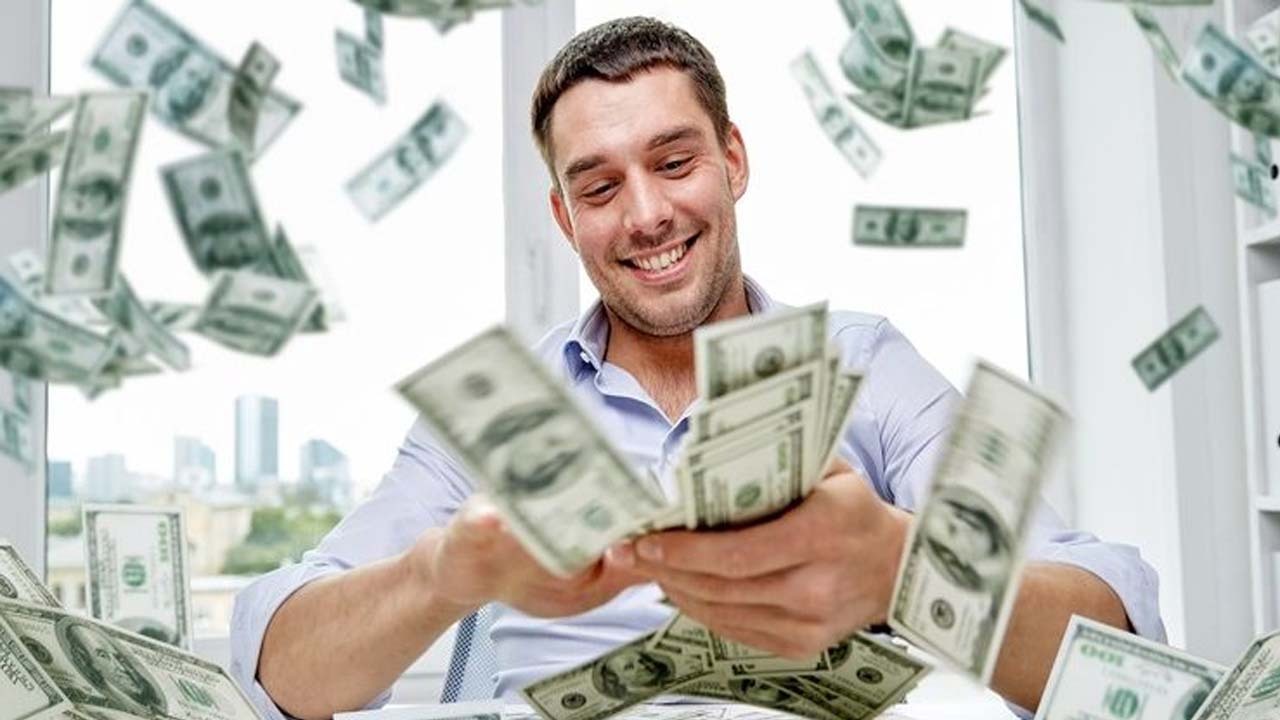 کسب درآمد بیشتر و راحت‌تر با ۹ ترفند ذهنی و روان‌شناختی