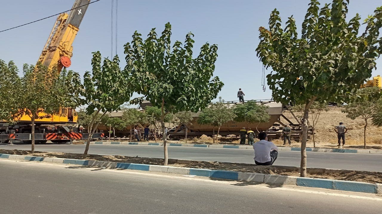 خروج قطار نفتکش از ریل خط تهران به تبریز + تصاویر
