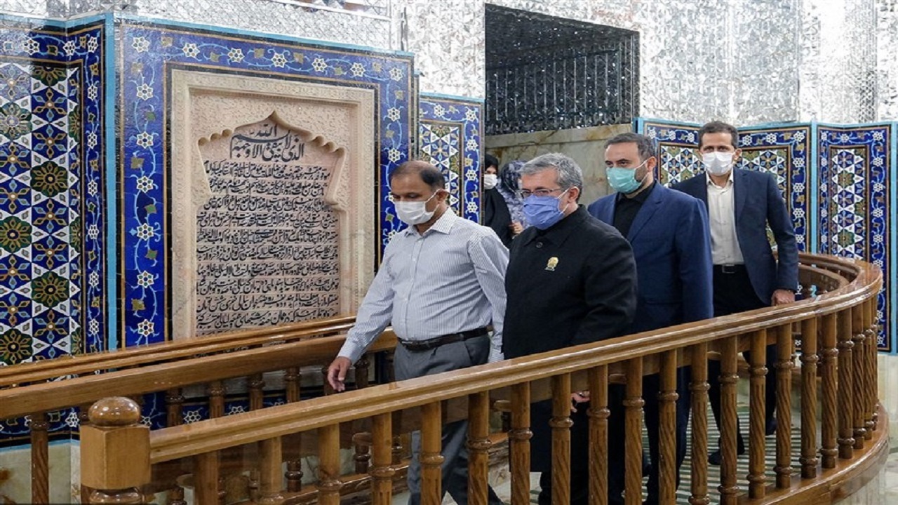 تشرف فرمانده نیروی دریایی ارتش پاکستان به حرم مطهر رضوی