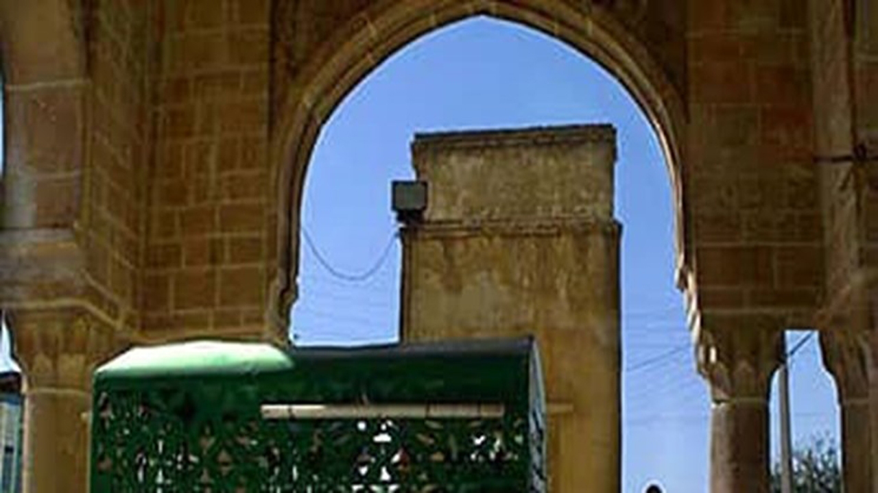 مقبره تاریخی شیخ یوسف سروستانی یادگاری به جای مانده از دیاری کهن