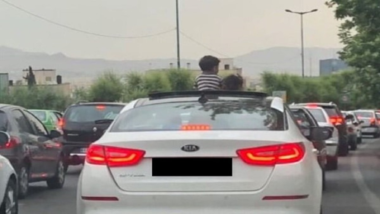 تفریحی به قیمت جان/ وقتی پنجره سقفی خودرو، جان کودکان را می‌گیرد