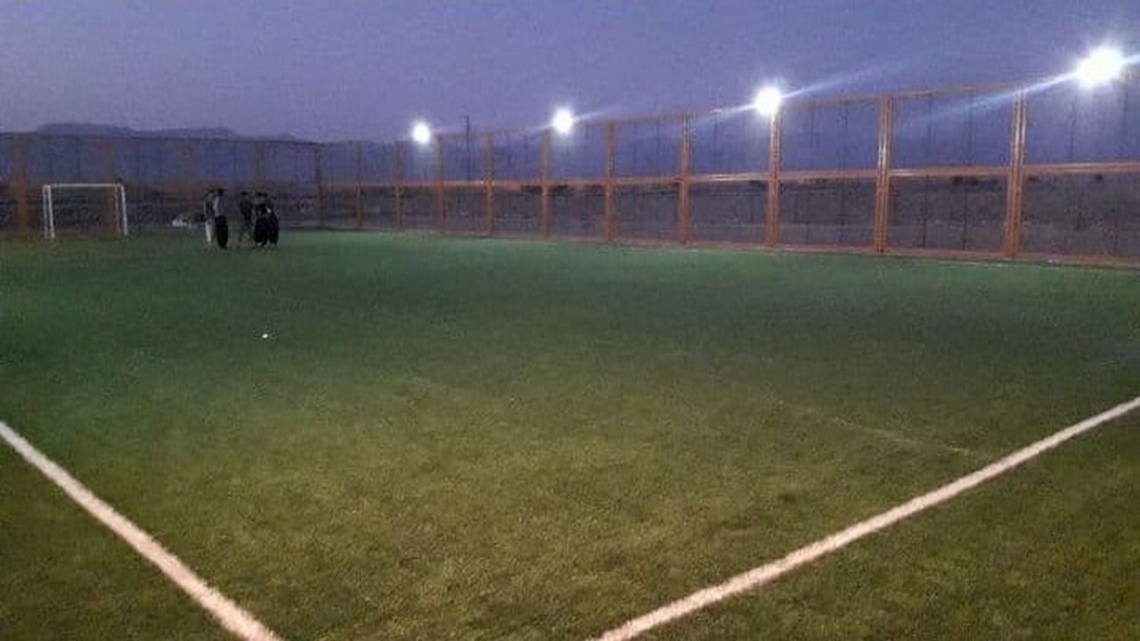 راه اندازی سیستم روشنایی زمین چمن مصنوعی شهرک اسلامیه مهران