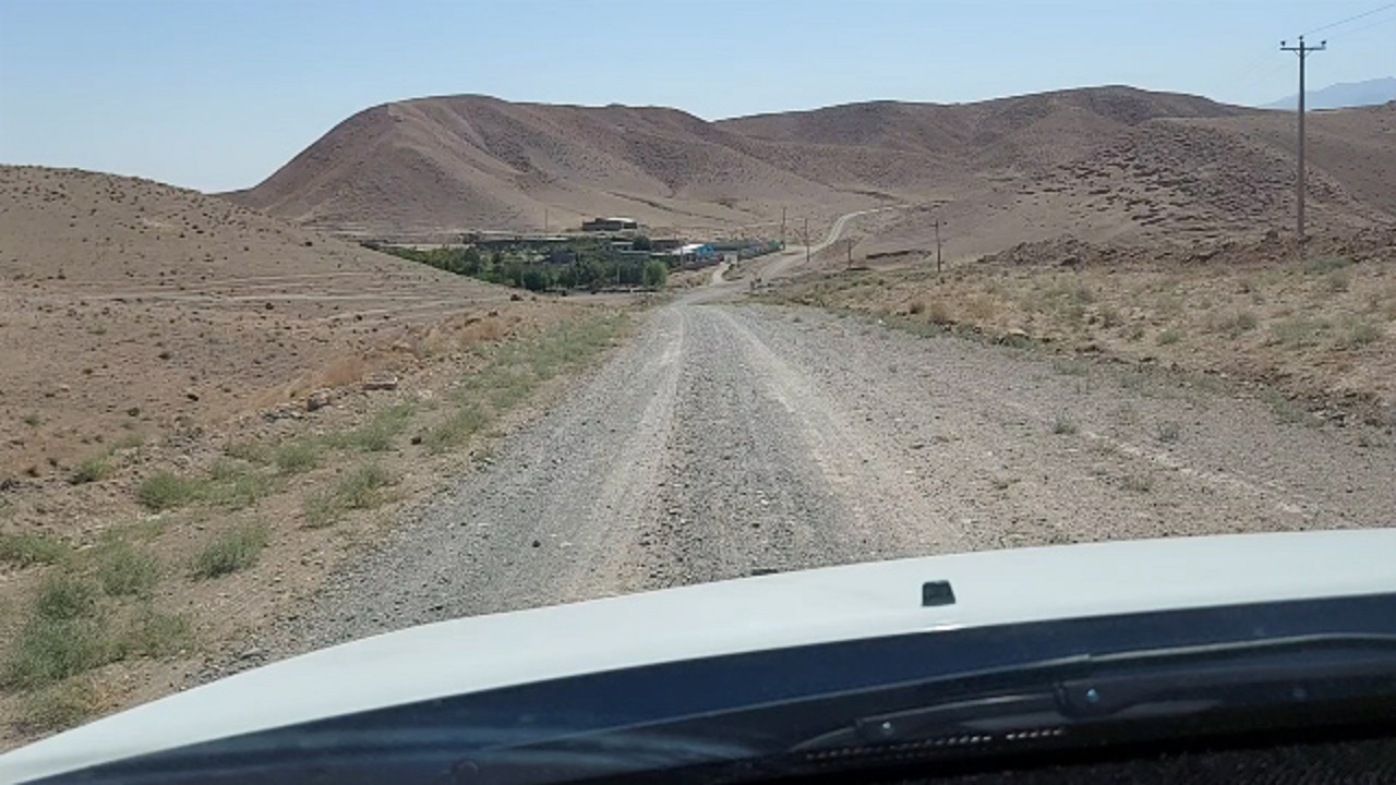 وضعیت نامناسب آسفالت در فریمان صدای رانندگان را درآورد + فیلم