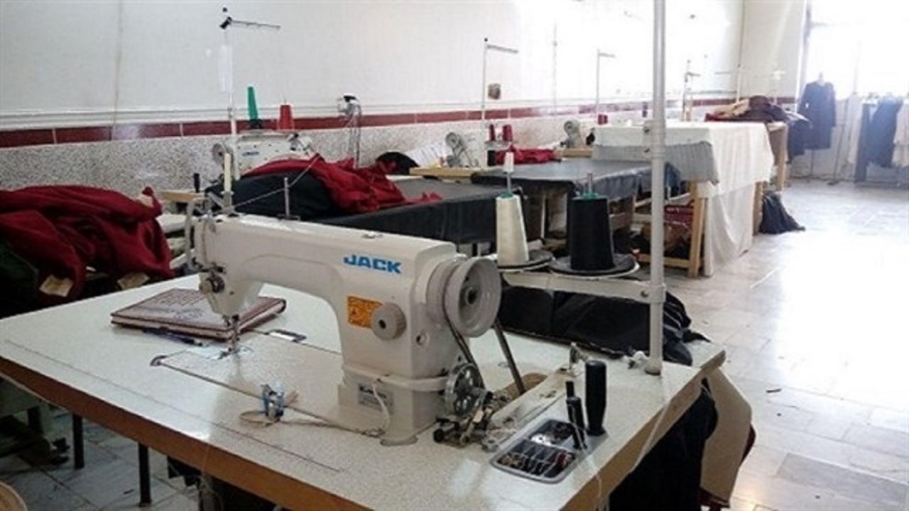 کارآفرینی بانوی دلیجانی در کارگاهی کوچک