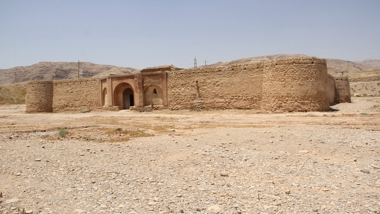 تبدیل قلعه کنجانچم به مجتمع اقامتی پذیرایی بین‌راهی