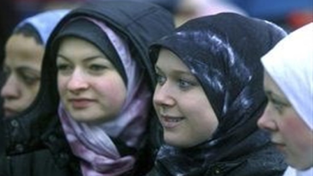 نماینده زن و مسلمان پارلمان انگلیس: نژادپرستی و اسلام‌هراسی مرا آزار داد