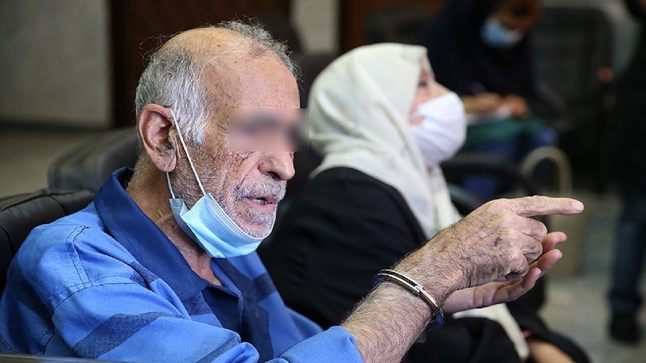 گستاخی پدر بابک خرمدین/ قاتل پرونده جنجالی تهران: آزادم کنید!