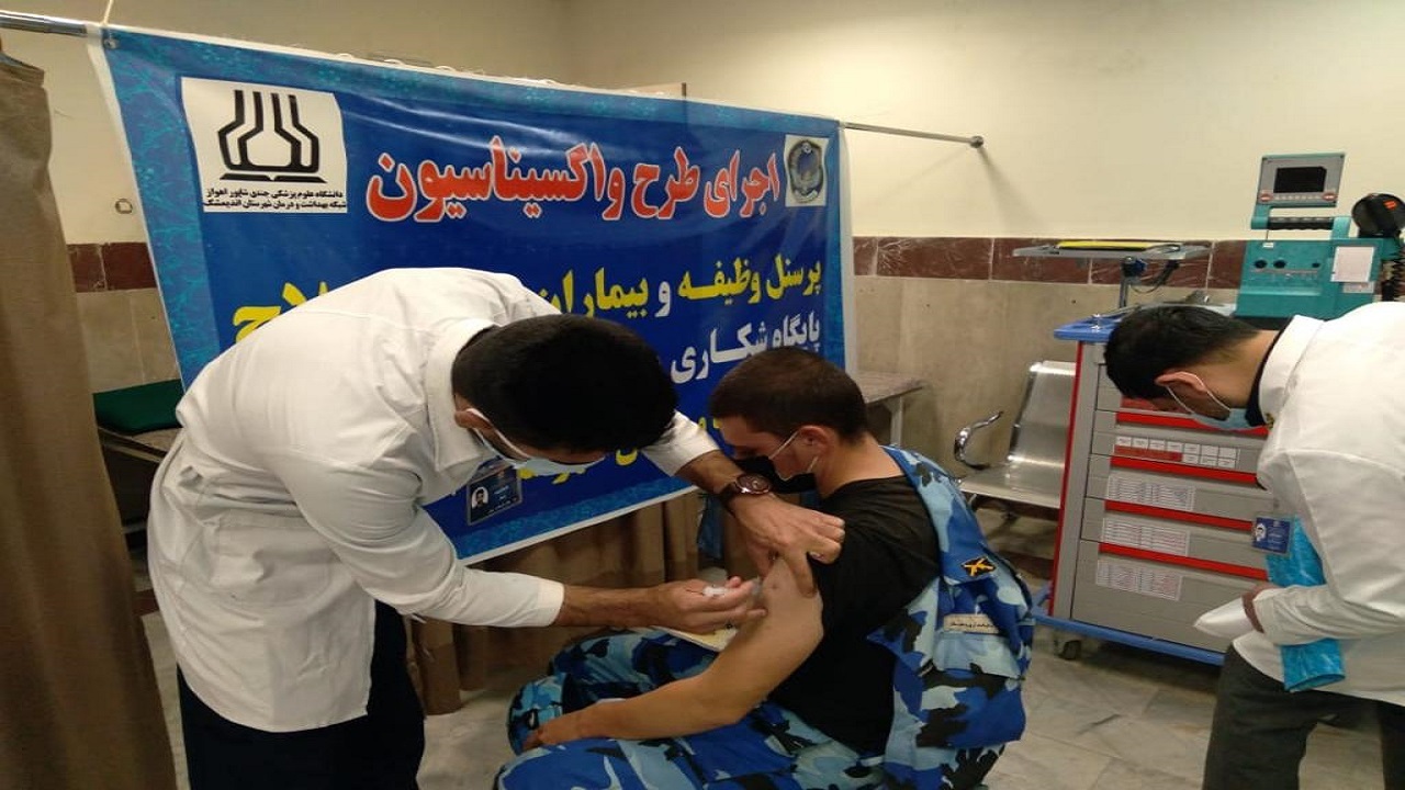 تزریق دوز دوم واکسن کرونا برای سربازان پایگاه چهارم شکاری وحدتی