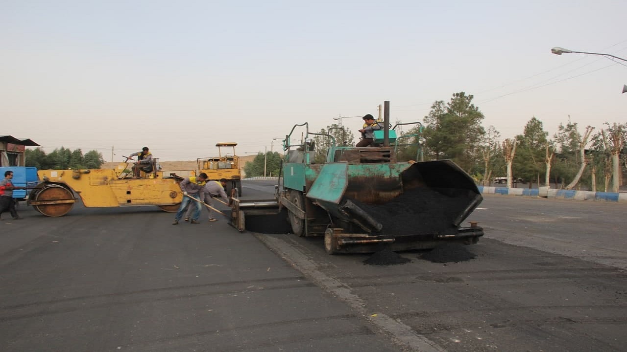 فرش آسفالت در خیابان‌های بخش مرکزی هندیجان پهن می‌شود