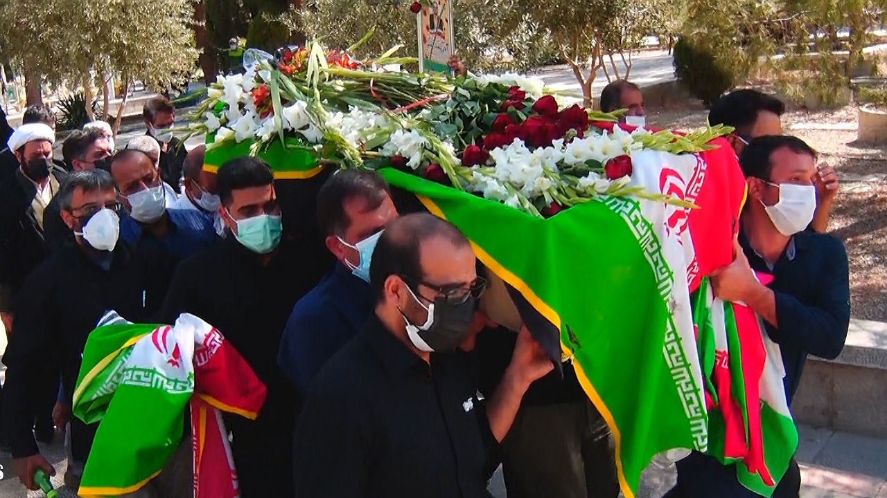 تشییع پیکر شهید مدافع سلامت در گلستان شهدای اصفهان