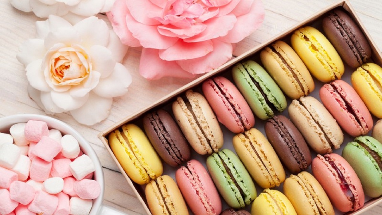اقدام جالب و هوشمندانه یک شیرینی فروشی برای جذب مشتری + فیلم