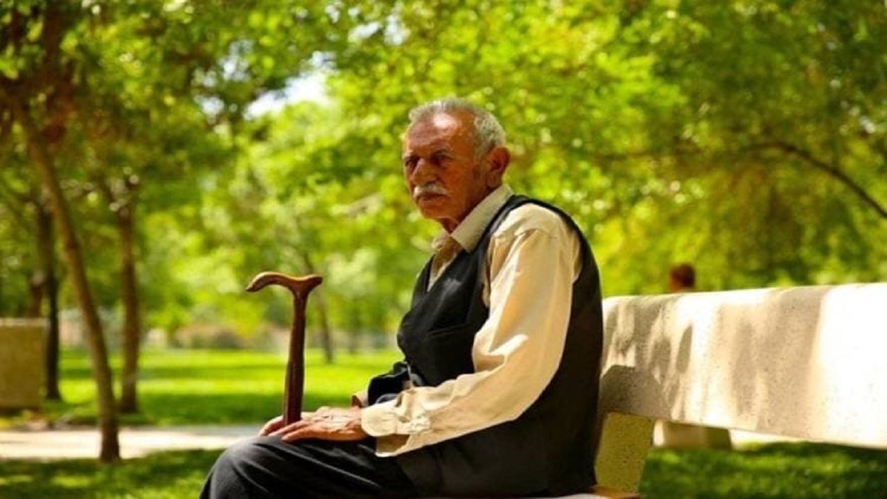 حقوق بازنشستگان کفاف زندگی آنها را نمی دهد