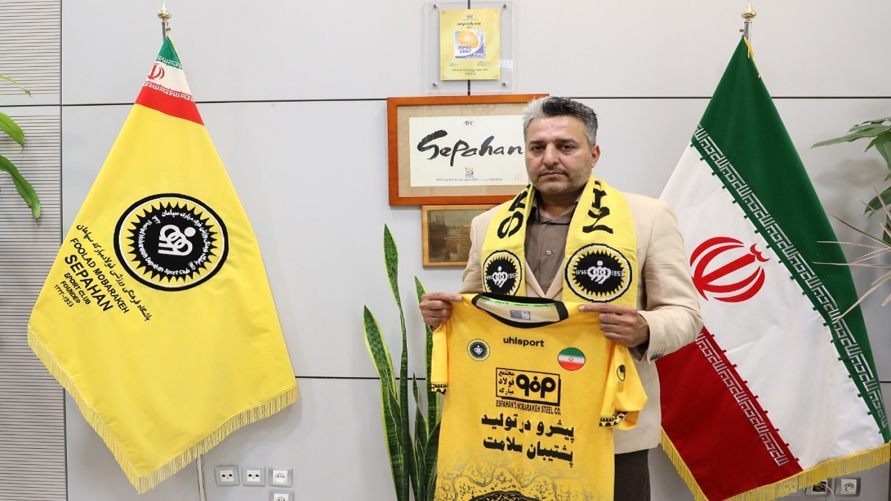 سرمربی تیم بسکتبال سپاهان در اصفهان ماندنی شد
