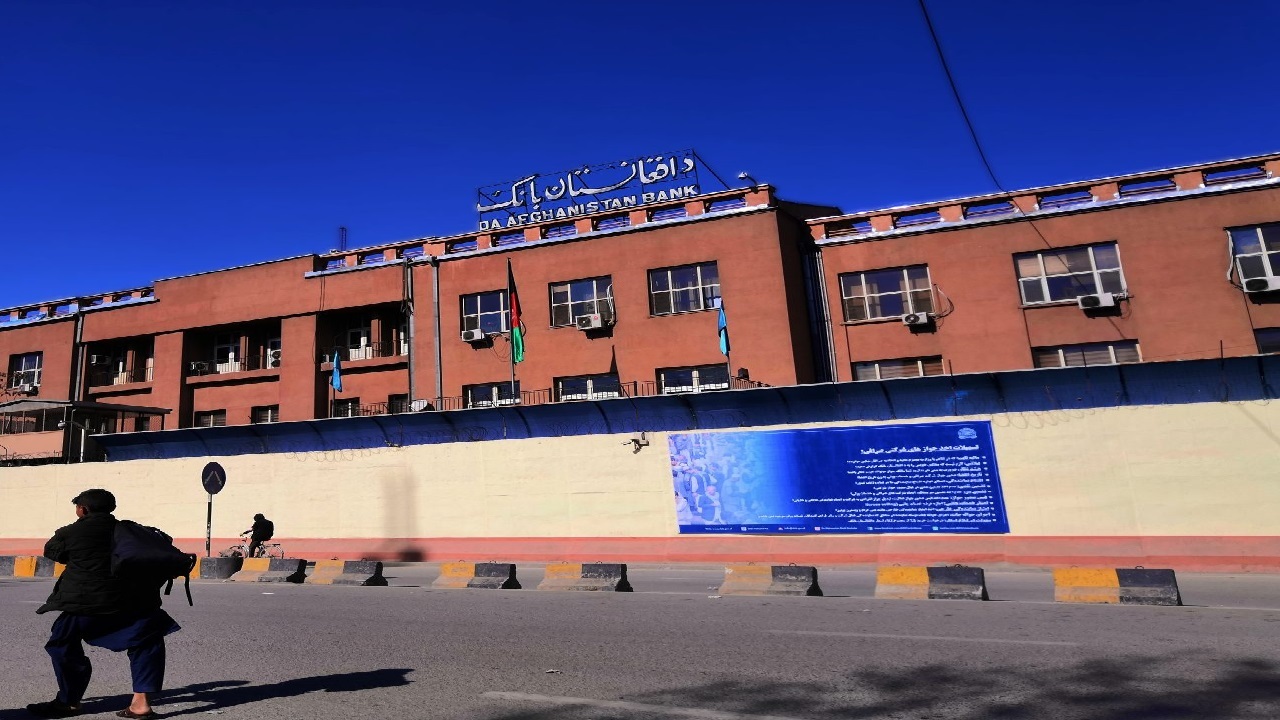 تمام حواله‌ها با پول افغانی پرداخت شود