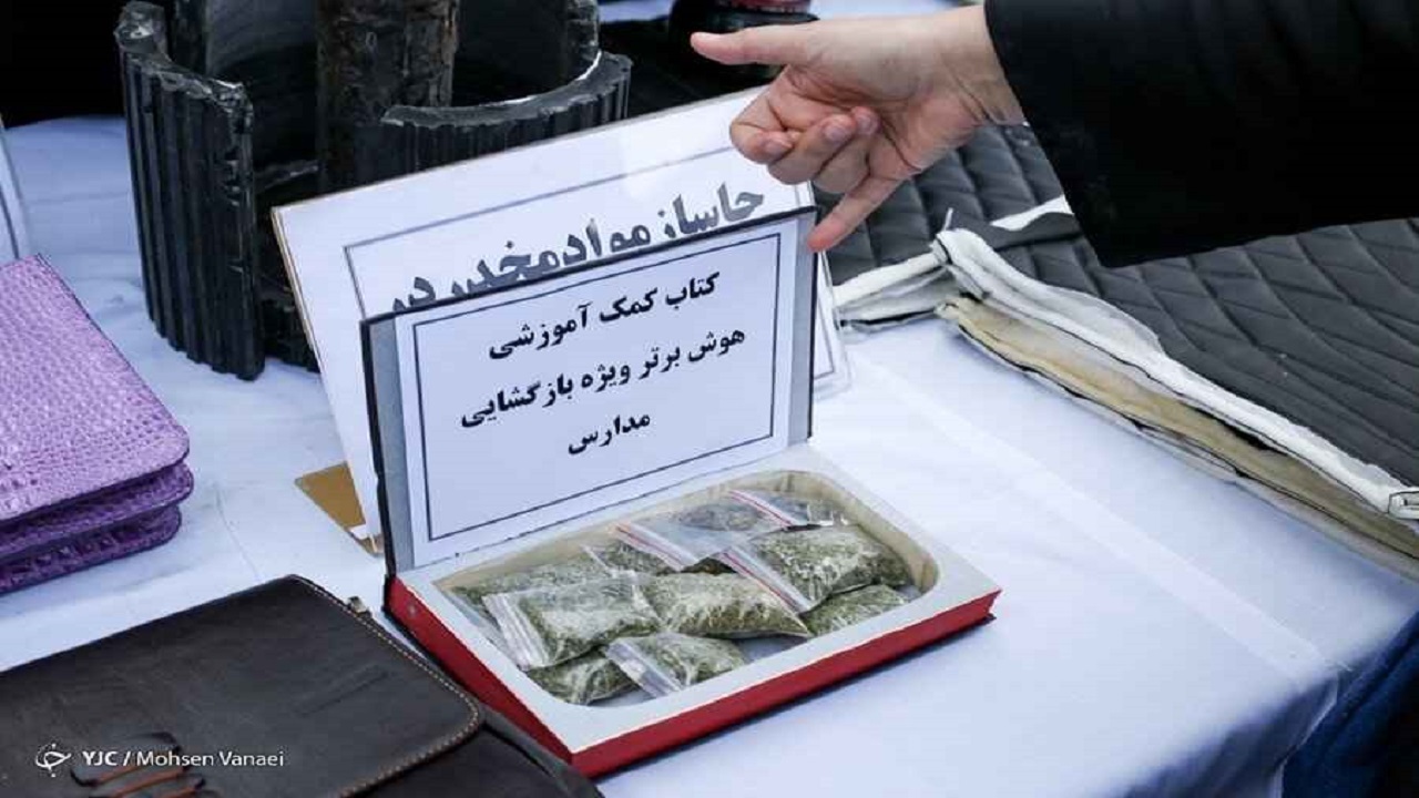 توزیع گل تحت عنوان کتاب کمک آموزشی در فضای مجازی + عکس توزیع گل تحت عنوان کتاب کمک آموزشی در فضای مجازی + عکس