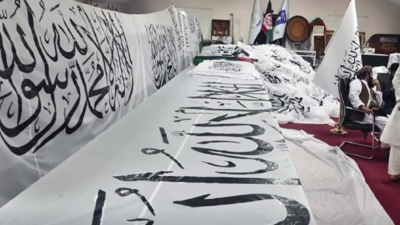 طالبان در حال مستحکم کردن جایگاه سیاسی در جامعه بین المللی/ آغاز به کار ارگ ریاست جمهوری زیر پرچم سفید
