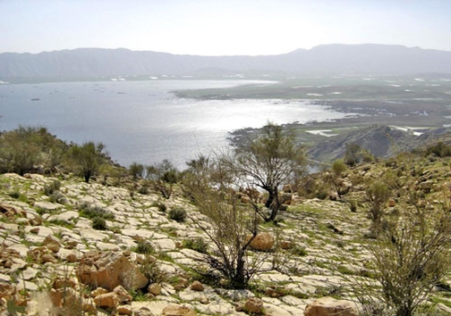کم شدن آب تالاب ارزن بر اثر خشکسالی کم شدن آب تالاب ارزن بر اثر خشکسالی