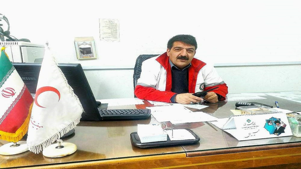 پرداخت کمک هزینه درمان توسط جمعیت هلال احمر بانه به بیماران نیازمند