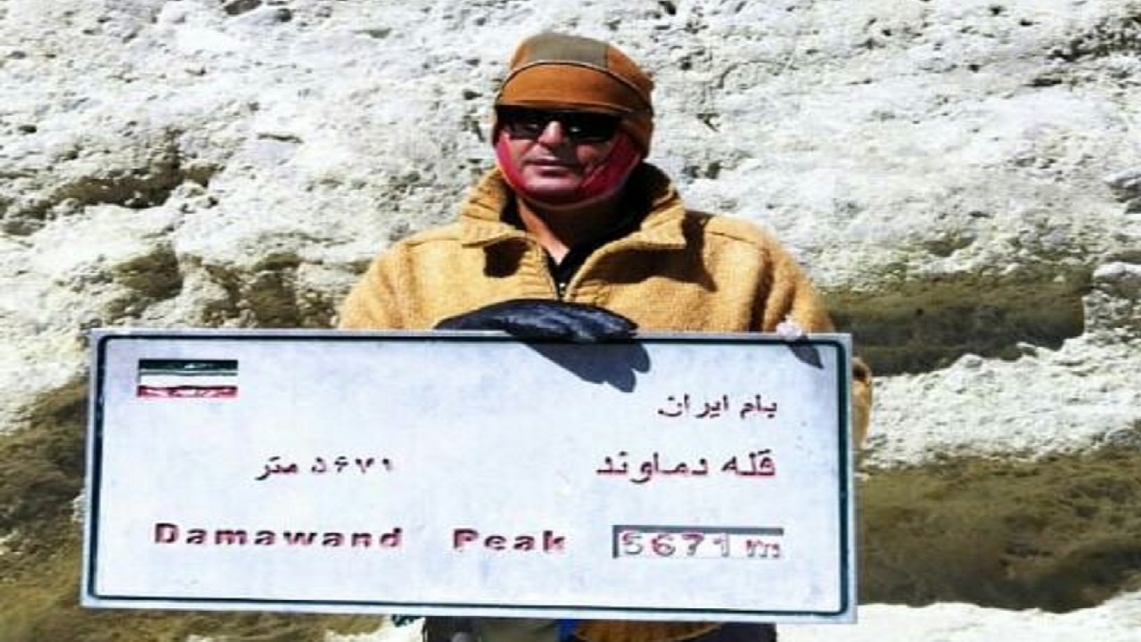 صعود جانباز اراکی به قله دماوند