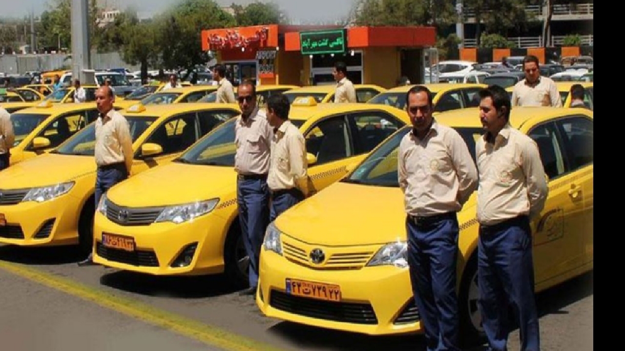 نبود سایبان در روز‌های آفتابی برای تاکسیرانان فرودگاه بین المللی امام خمینی (ره)