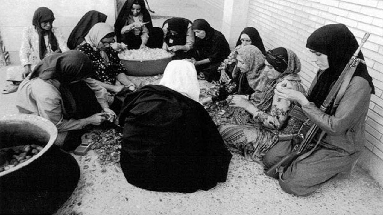 گذر ایام نباید موجب کمرنگ شدن نقش زنان در جنگ شود