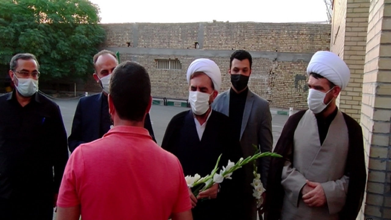 ۶۵ زندانی در قم به آغوش خانواده بازگشتند