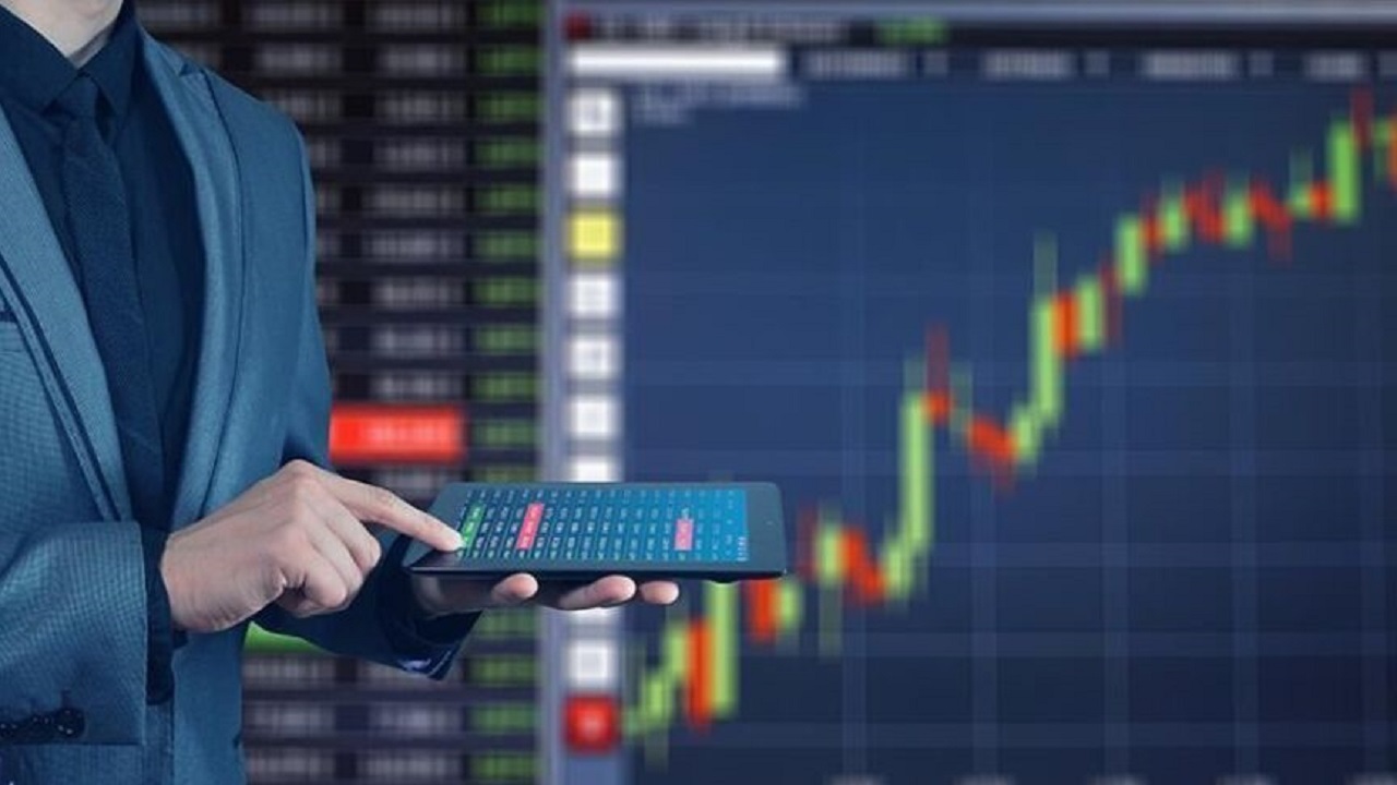 بازارگردانی دستوری راه حل جمع کردن صف‌های فروش نیست