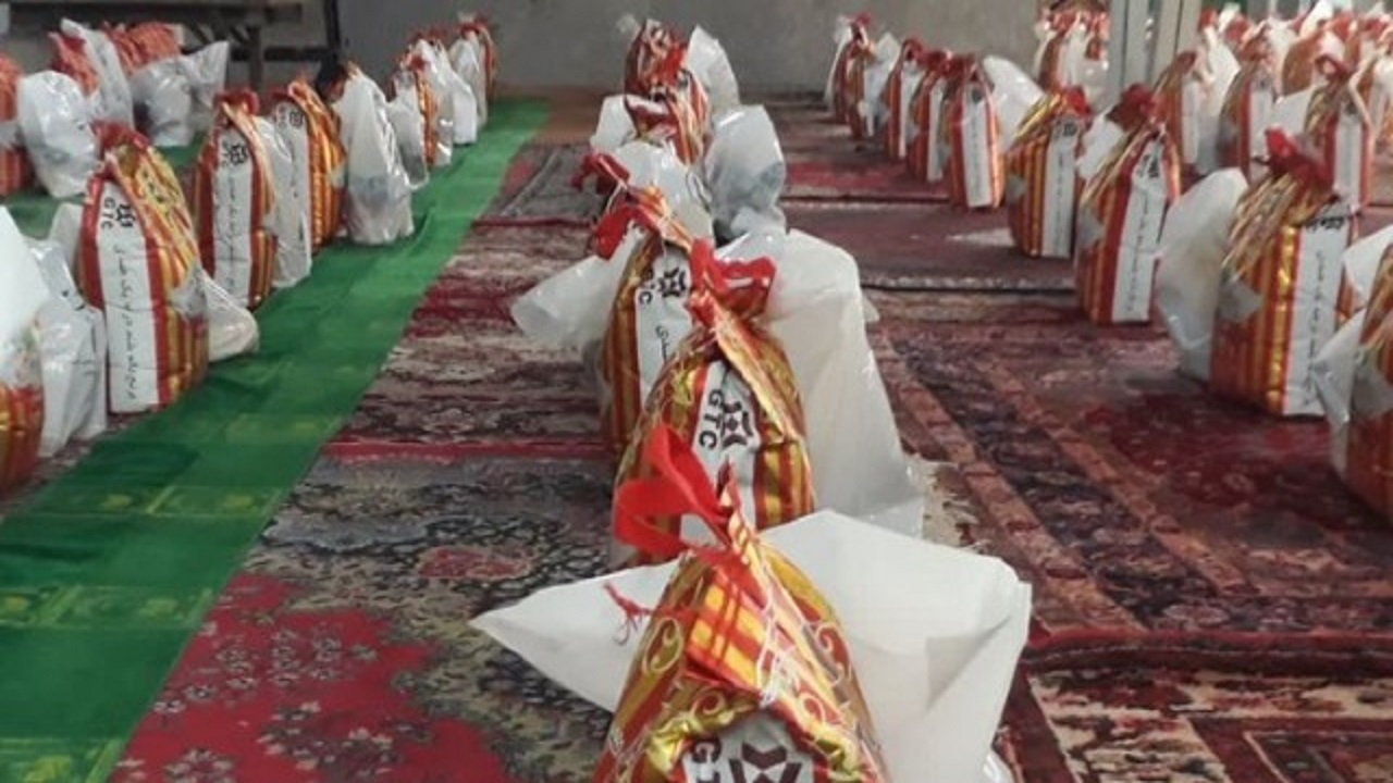 توزیع ۳۰۰ بسته فرهنگی در قالب رزمایش مشق همدلی میان دانش آموزان نیازمند استان قم