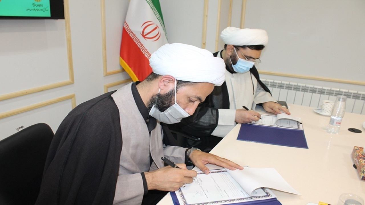 امضای تفاهم نامه بین اداره کل کتابخانه‌های عمومی و سازمان بسیج دانش آموزی خراسان رضوی