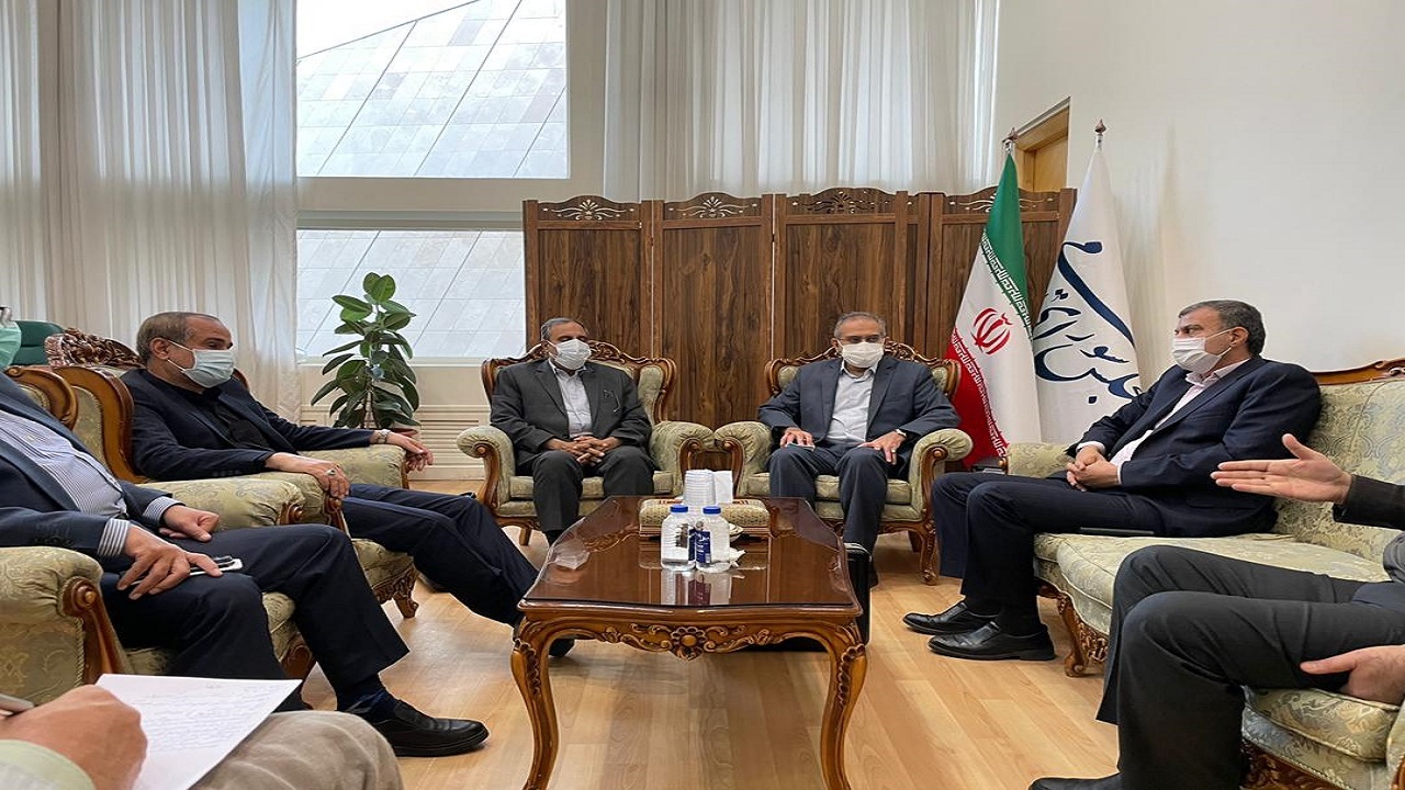 دیدار مجمع نمایندگان چهارمحال و بختیاری با حسینی برای پیگیری مشکلات استان