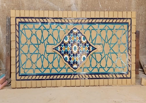 نمونه ای از اثر بانوی مقرنس کار شیرازی