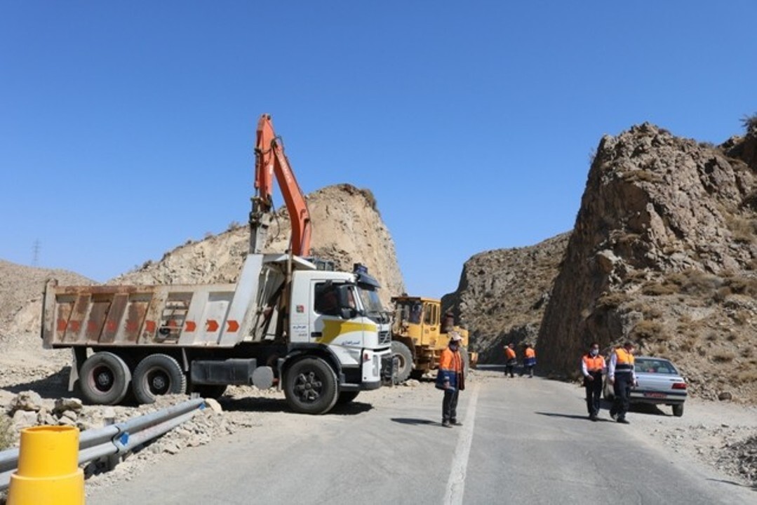 رتبه نخست استان کرمان در رفع نقاط حادثه خیز جاده‌ای