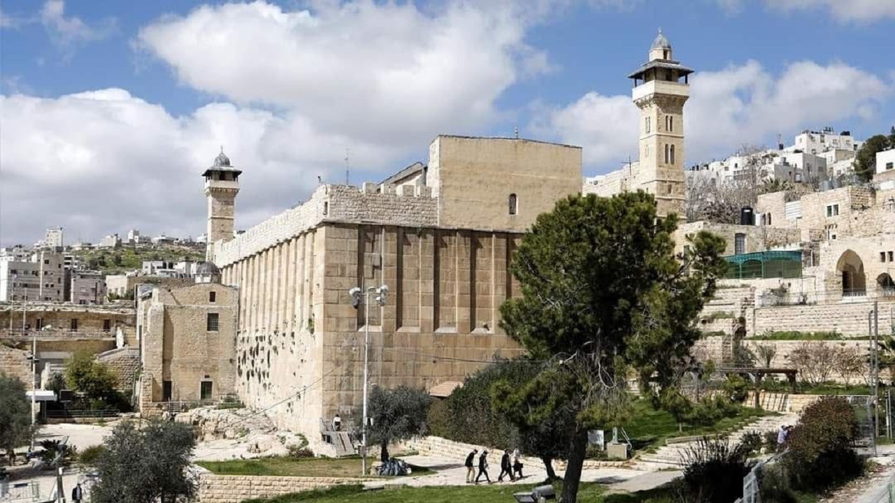 نظامیان صهیونیست نمازگزاران فلسطینی را از حرم ابراهیمی بیرون کردند