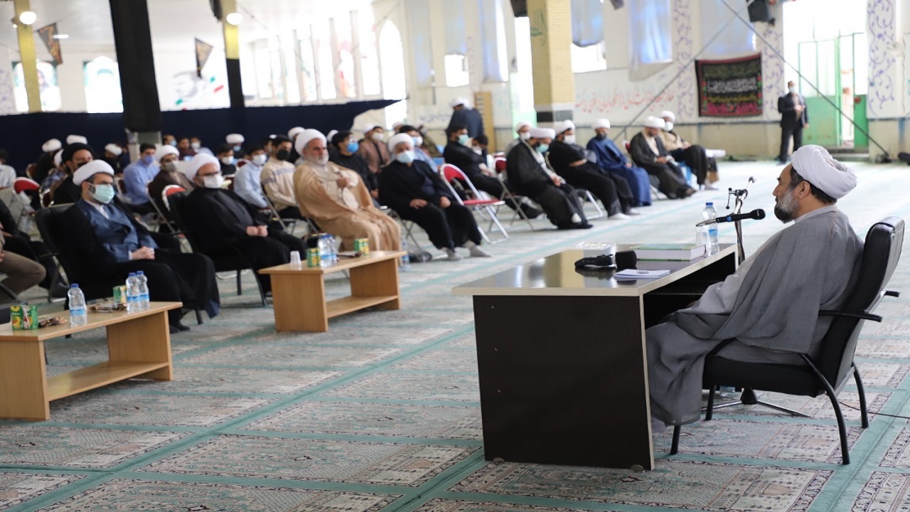 طلاب و روحانیون برای رفع شبهات اعتقادی در سطح جامعه تلاش کنند