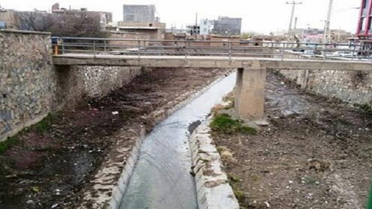 مسیل شهر نهاوند ساماندهی و پاکسازی شود