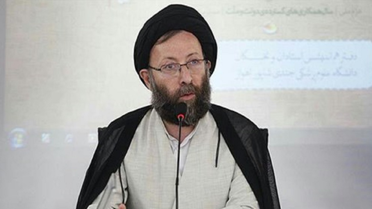 برخی‌ها پیام‌های دروغی را به اسم انقلاب مطرح می‌کنند