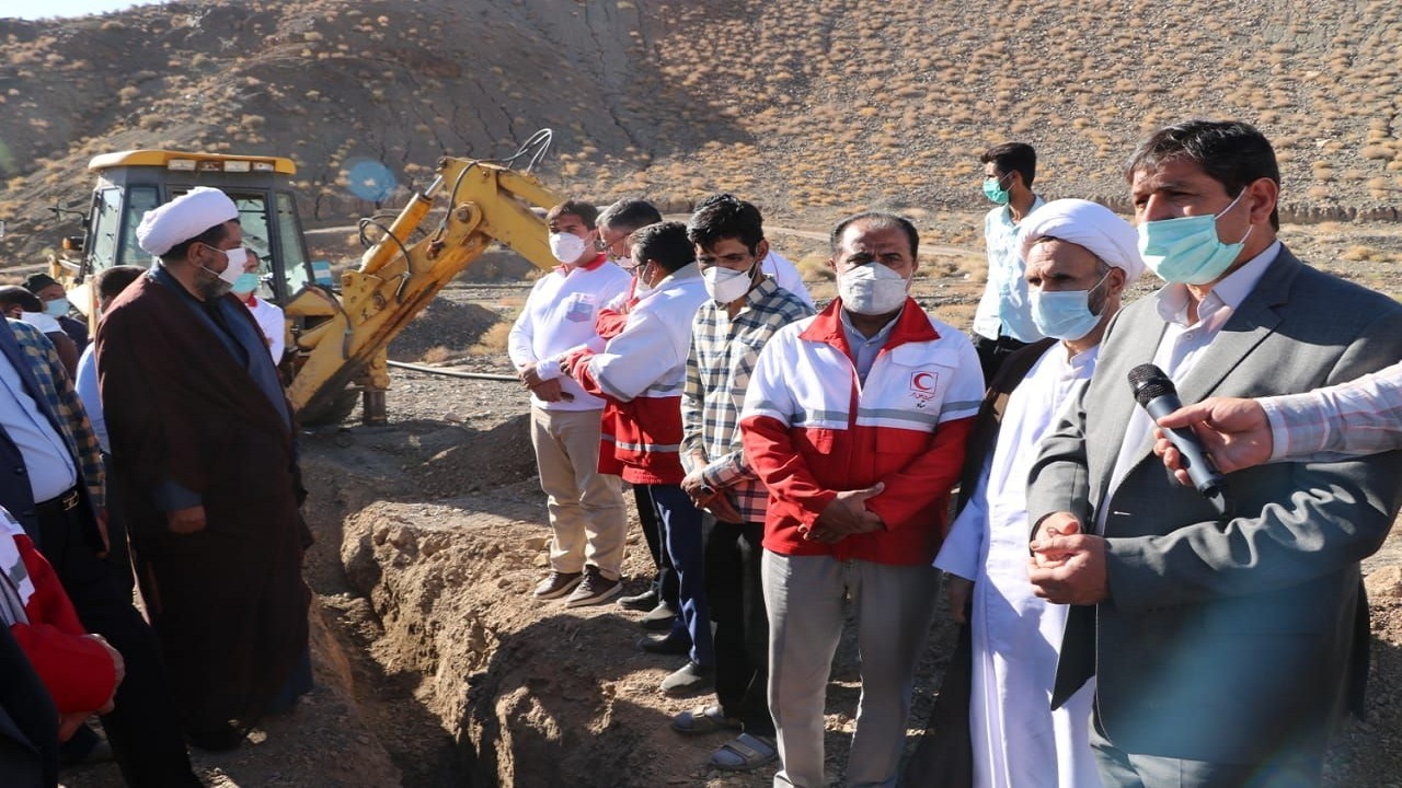 فرسودگی شبکه آب روستای درشکفت / خیران و هلال احمر پای کار آمدند