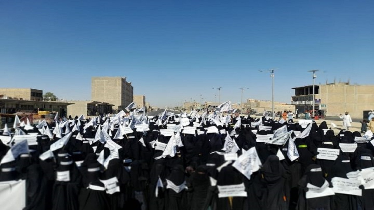 زنان در نیمروز در حمایت از طالبان تجمع کردند