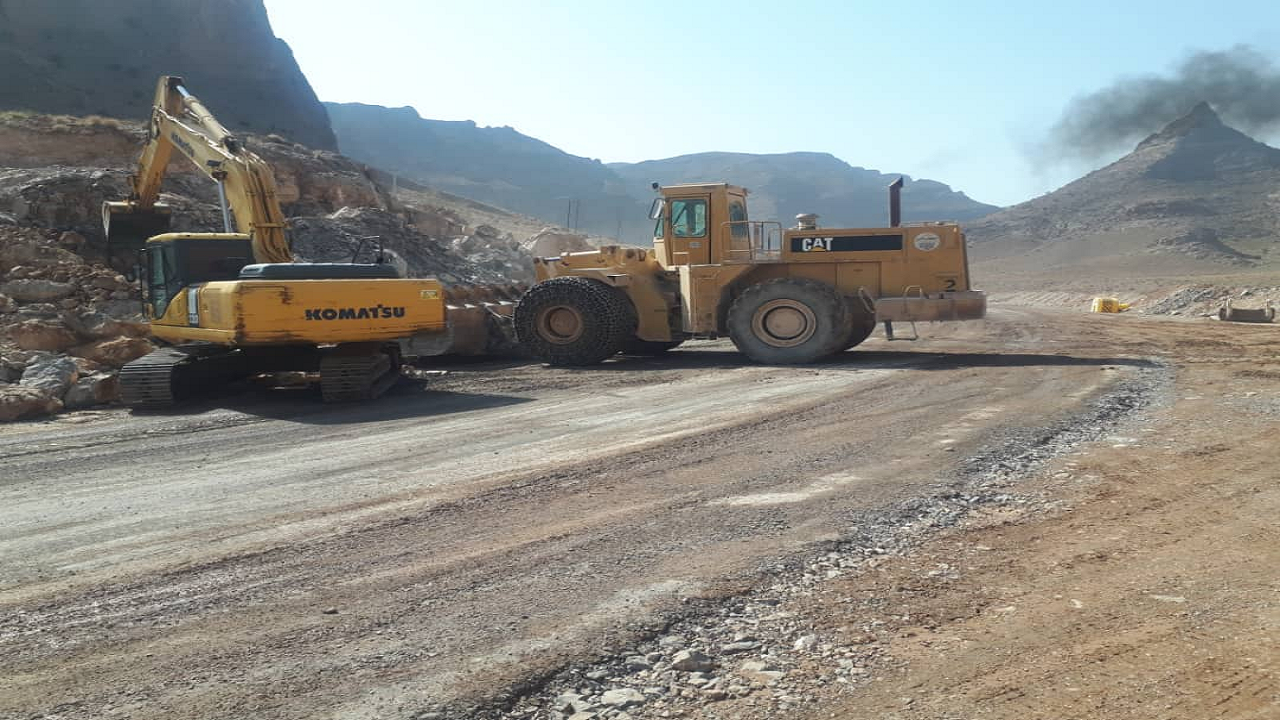 بهسازی و تعریض مسیر کنج کوه مهریز