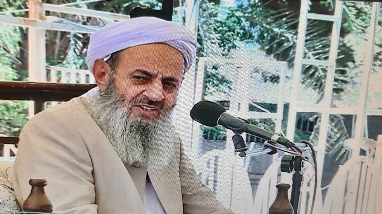در کنار تعلیم در مدارس، آموزش دینی فرزندان هم مورد توجه باشد