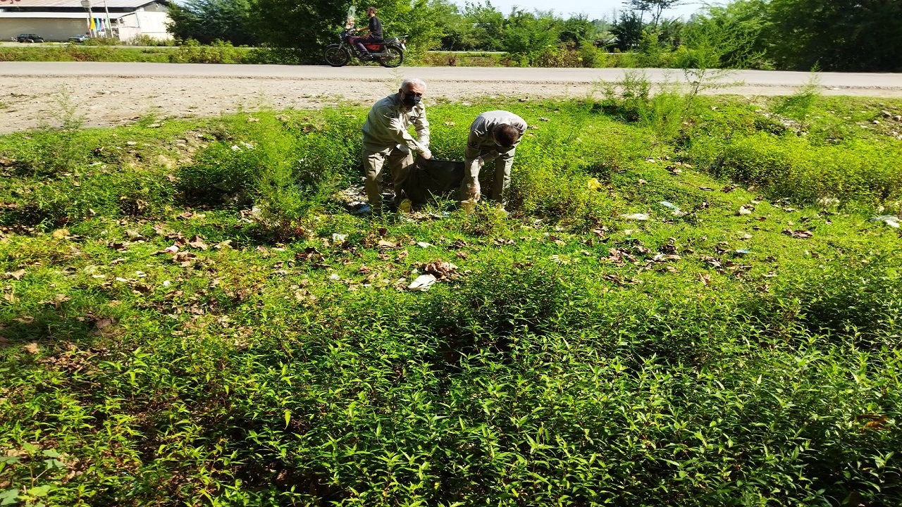 جمع آوری زباله‌های روستای گردشگری در صومعه سرا