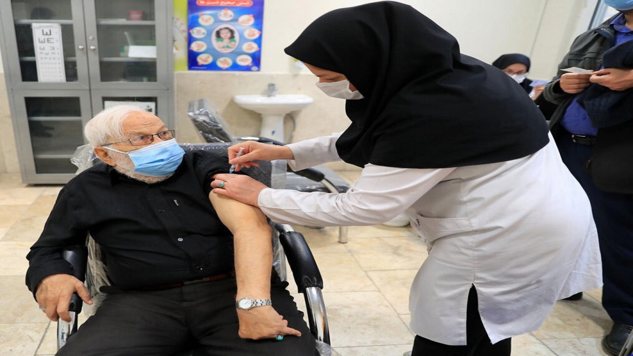افزایش ساعت کاری ۳ مرکز واکسیناسیون کرونا در زنجان