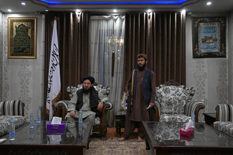 تصاویری از حضور نیروهای طالبان در عمارت مجلل «دوستم» تصاویری از حضور نیروهای طالبان در عمارت مجلل «دوستم»