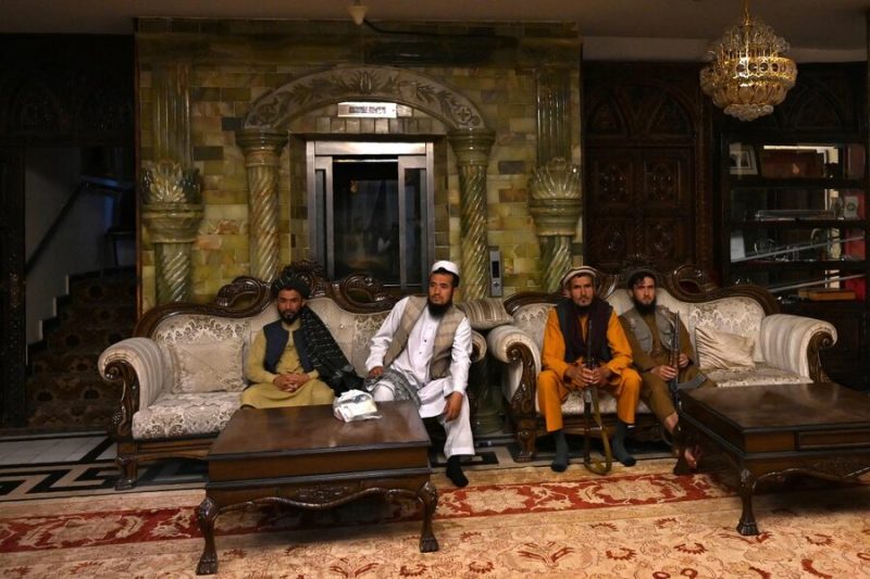 تصاویری از حضور نیروهای طالبان در عمارت مجلل «دوستم» تصاویری از حضور نیروهای طالبان در عمارت مجلل «دوستم»