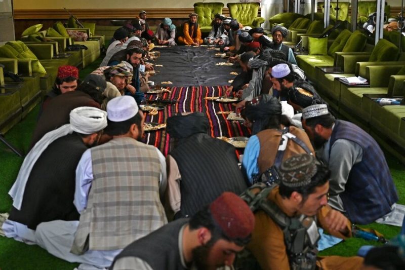 تصاویری از حضور نیروهای طالبان در عمارت مجلل «دوستم» تصاویری از حضور نیروهای طالبان در عمارت مجلل «دوستم»