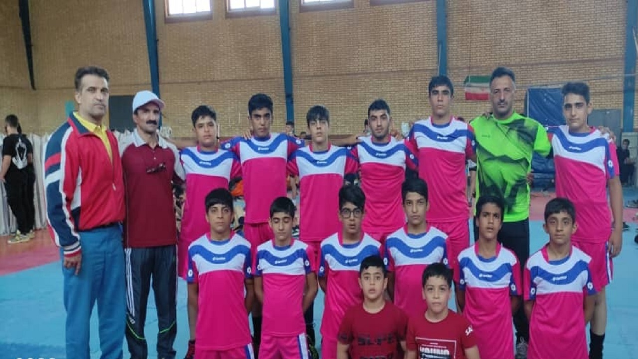 قهرمانی تیم منتخب نونهالان کشتی آران و بیدگل