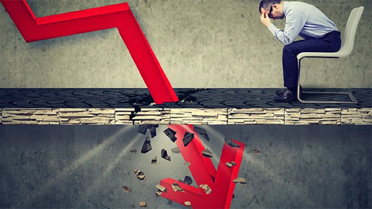 منفی‌های بورس طبیعی است/ بازار منتظر تغییرات مدیریتی و گزارش ۶ ماهه شرکت‌ها